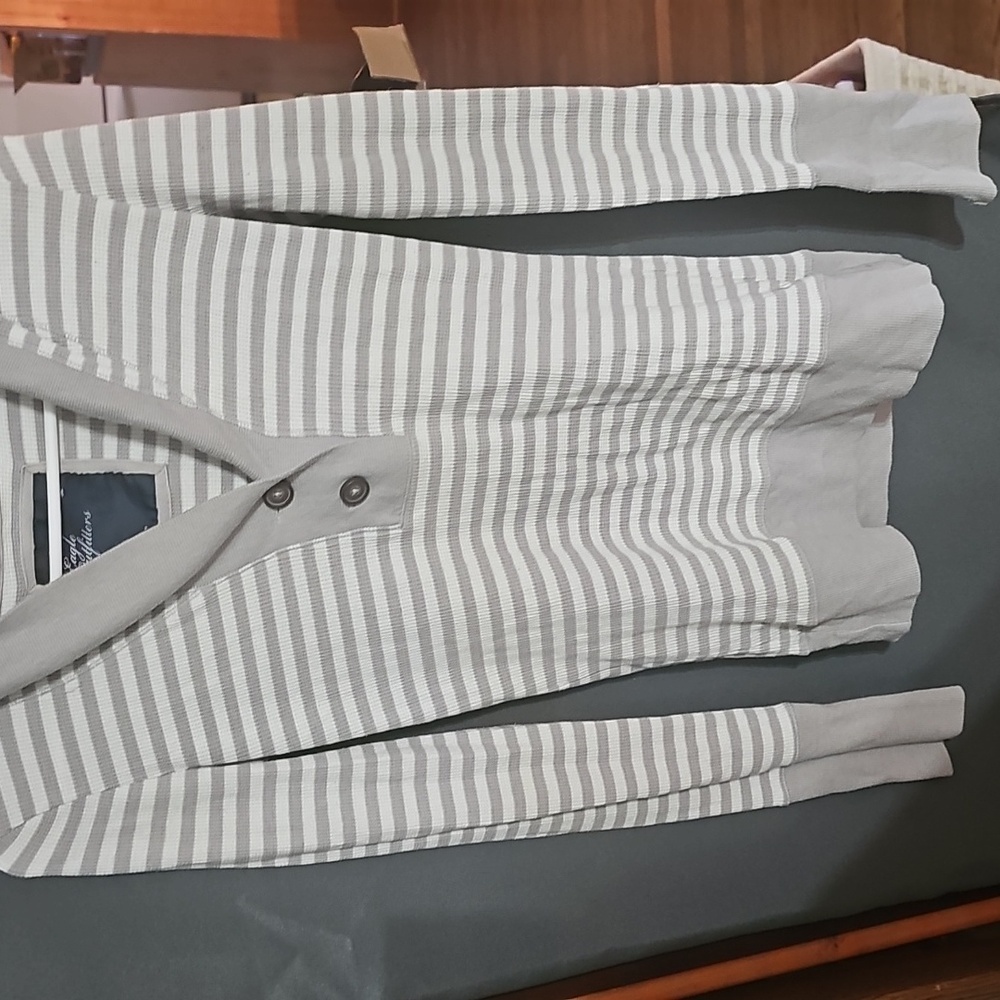 American Eagle Outfitters Gray Striped Long Sleeve Shirt